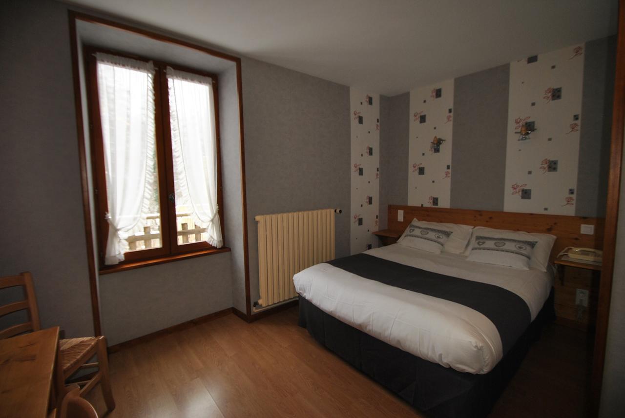 Auberge Du Herisson La Chaux-du-Dombief Kültér fotó