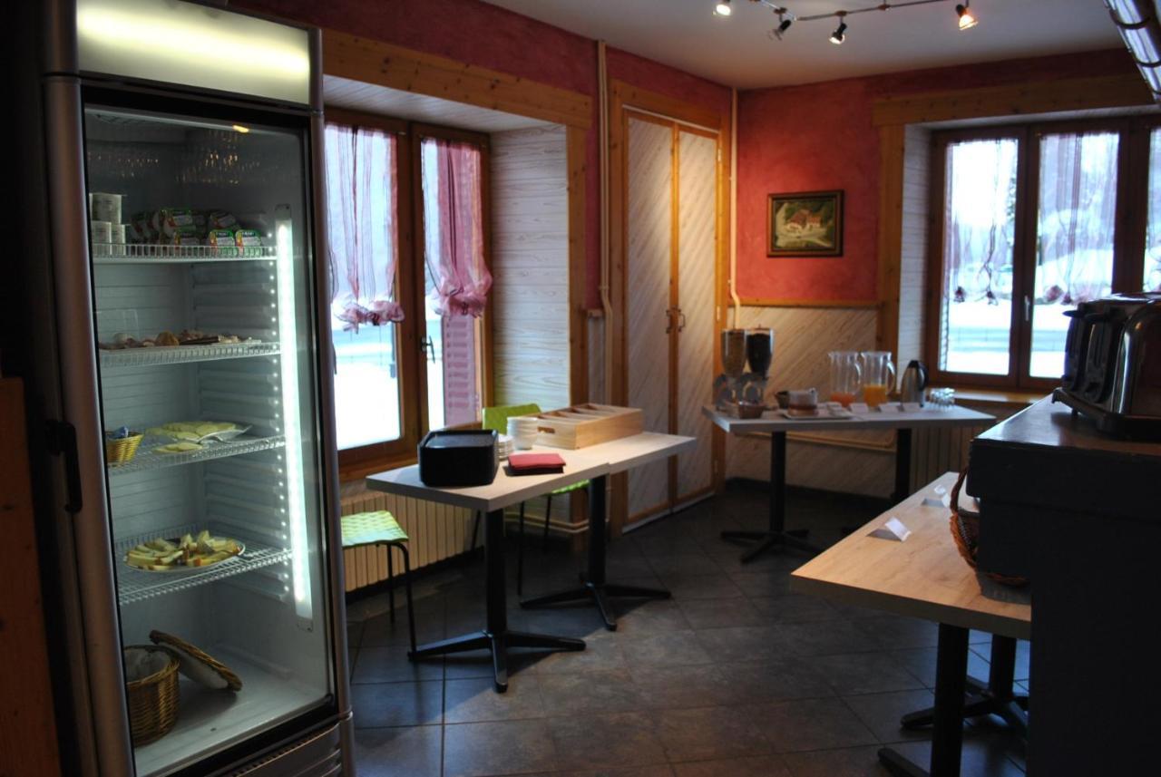 Auberge Du Herisson La Chaux-du-Dombief Kültér fotó
